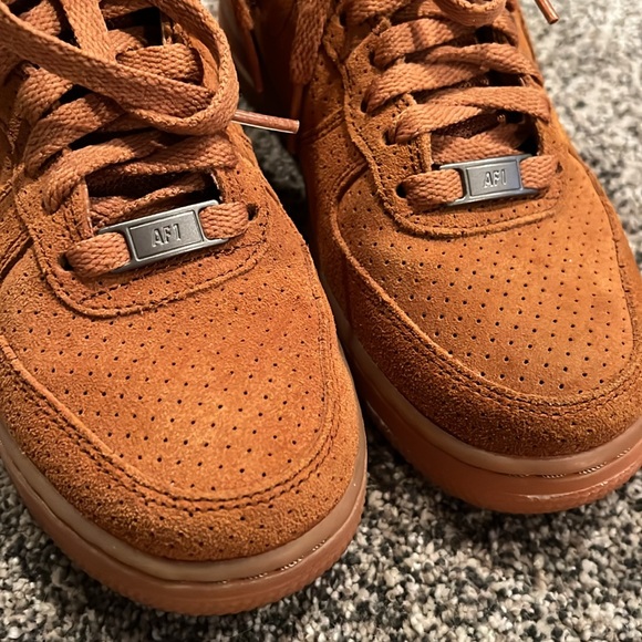 Nike Air Force 1 High Suede - Picture 5 of 9